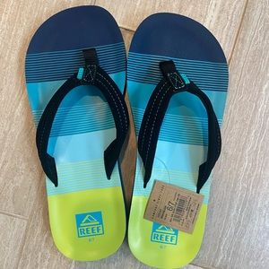 NWT Reef flip flops, youth size 6/7